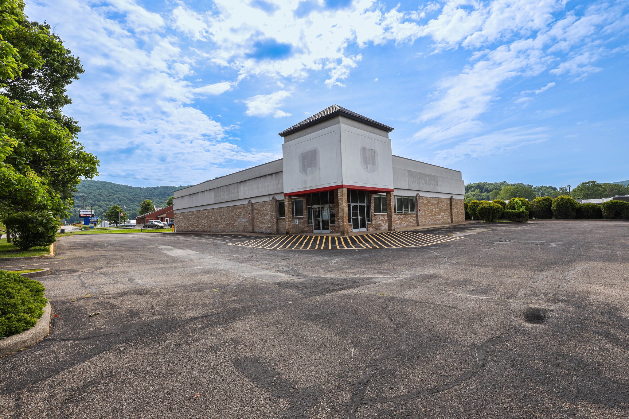 902 N Lewis St, Glenville, WV for Rent