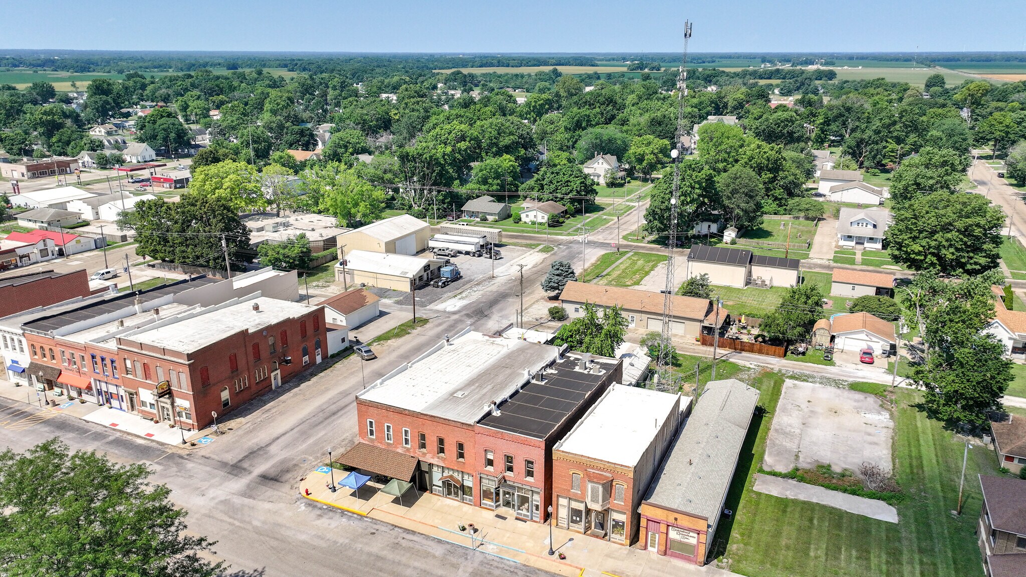223 N Pearl St, Waverly, IL for Sale
