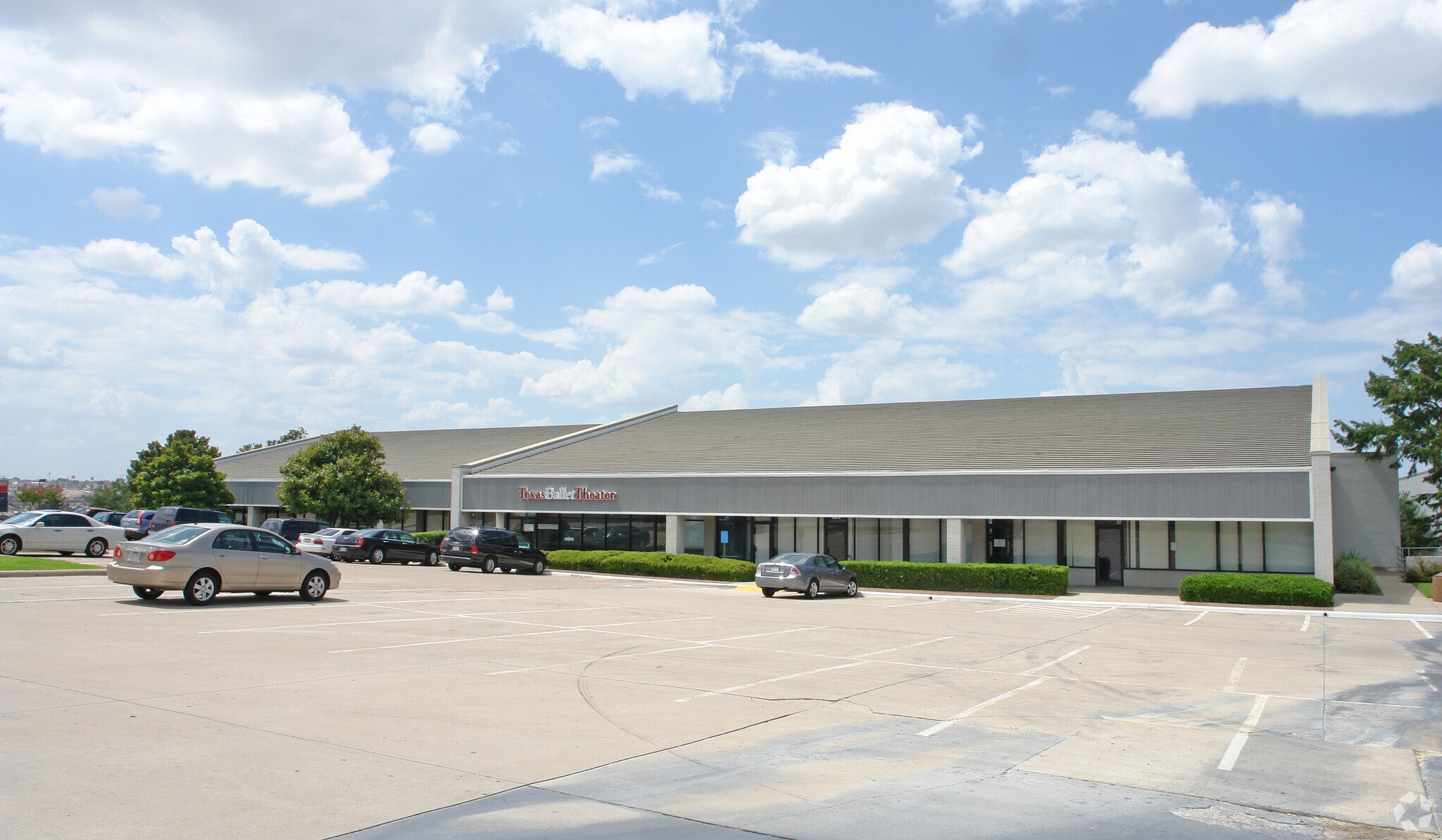 6833-6869 Green Oaks Rd, Fort Worth, TX for Rent