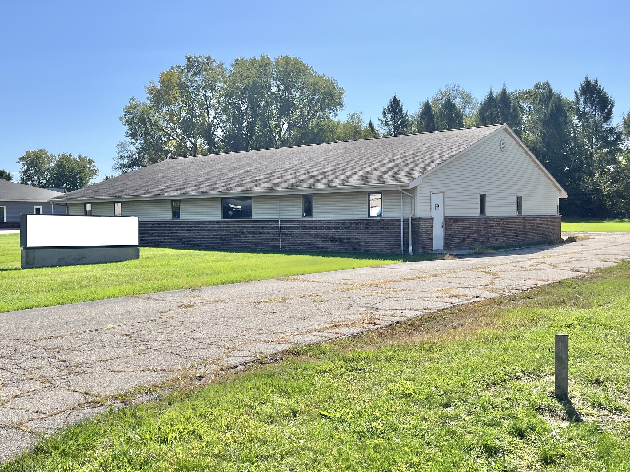 189 E Bell Dr, Warsaw, IN for Rent