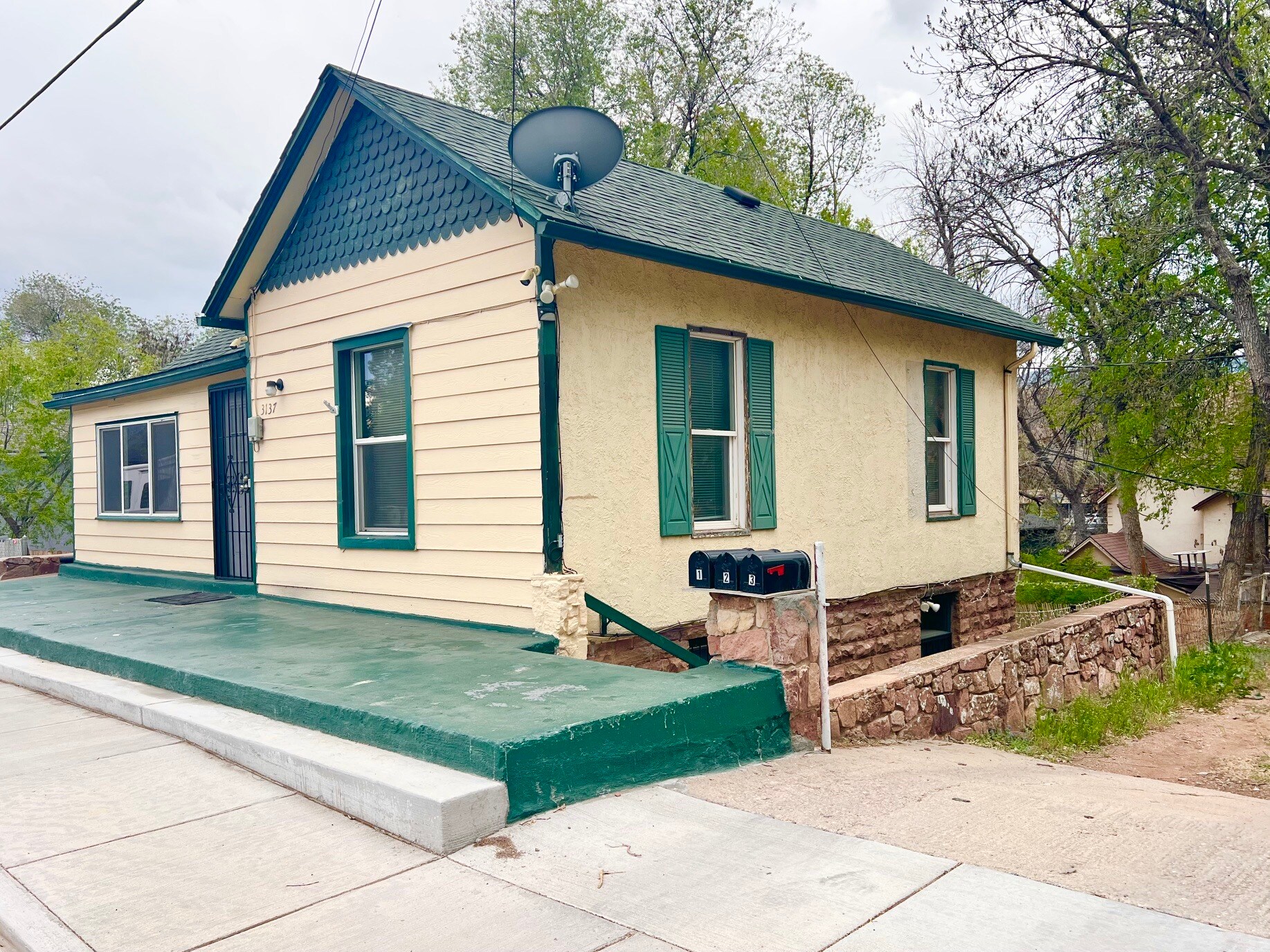 3137 W Pikes Peak Ave, Colorado Springs, CO for Sale