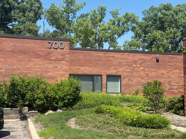 666 Dundee Rd, Northbrook, IL for Rent
