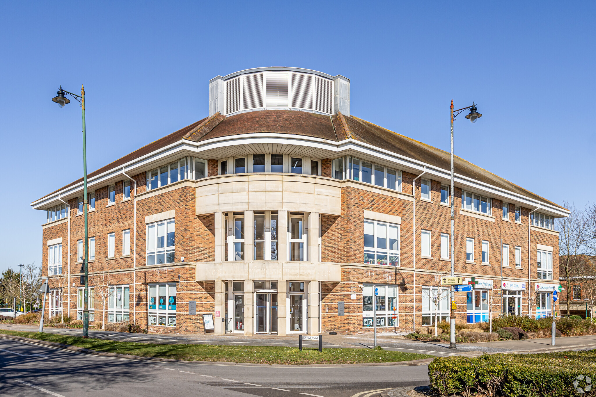 Broadway, Letchworth Garden City, HRT for Rent