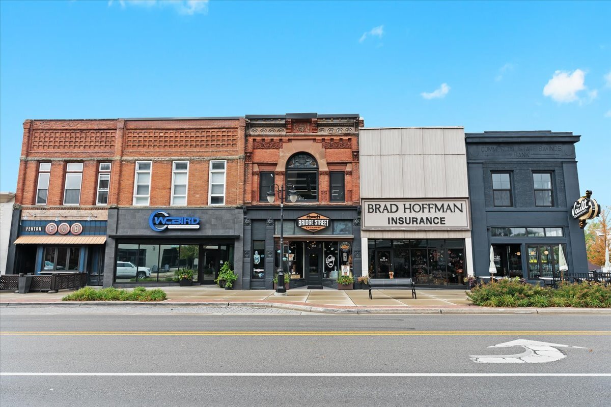 104 S Leroy St, Fenton, MI for Sale