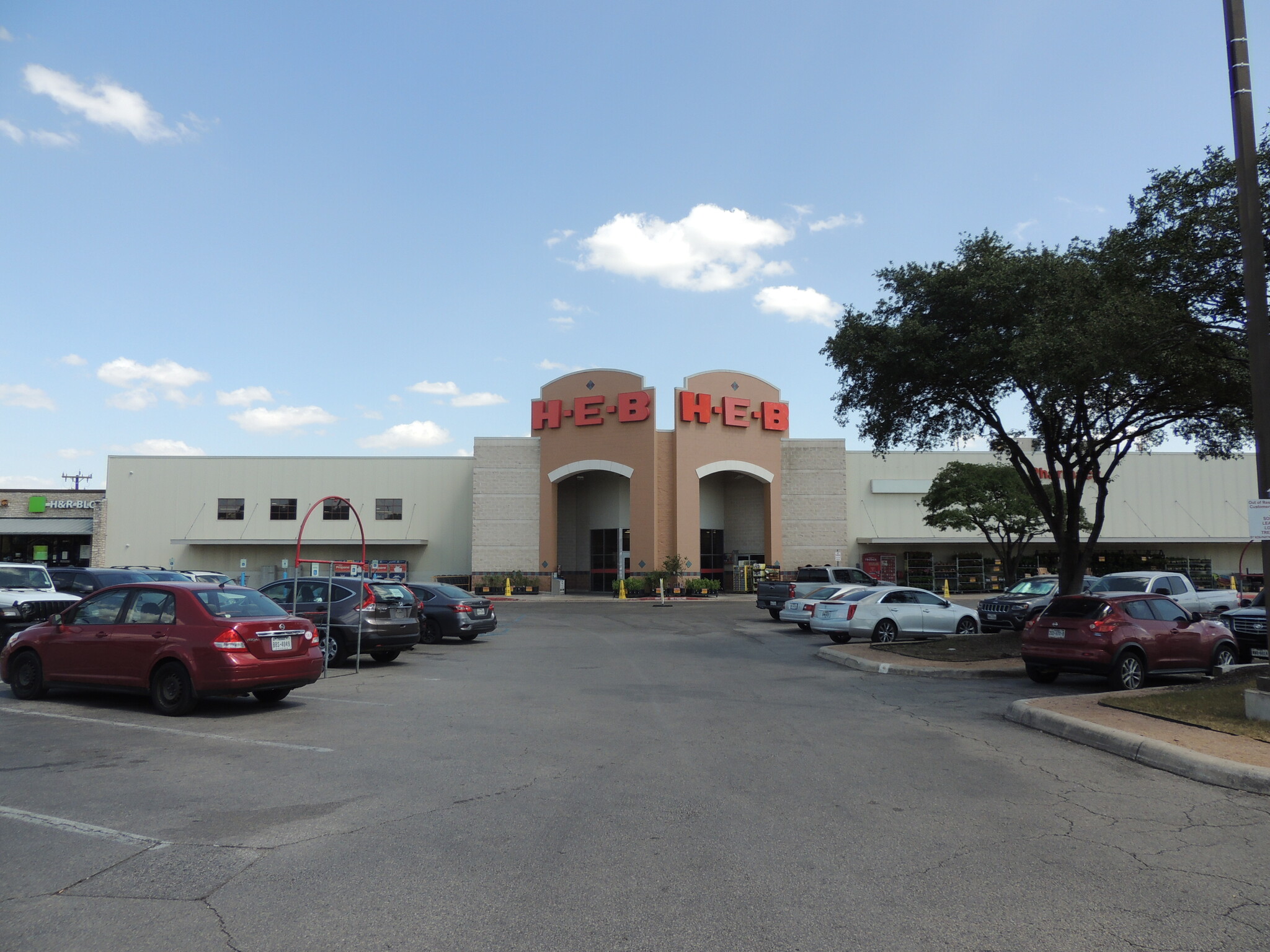 2923-2951 Thousand Oaks Dr, San Antonio, TX for Rent