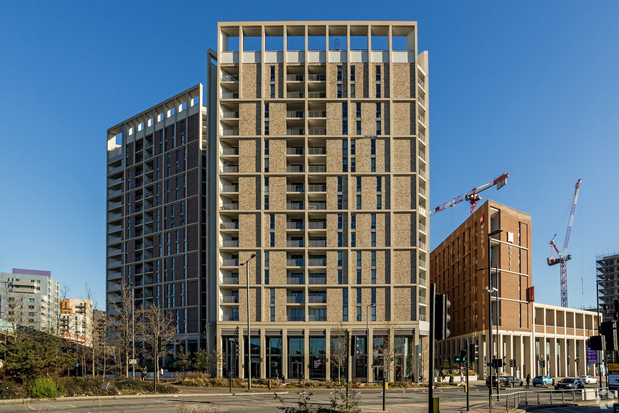 Silvertown Way, London, LND for Rent