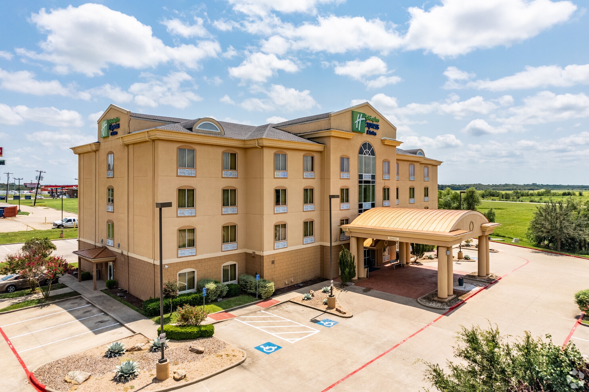 300 Tanger Dr, Terrell, TX for Sale