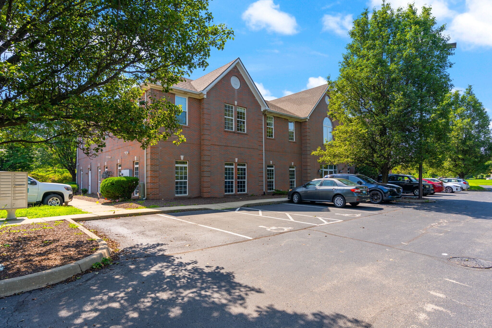 3240 Office Pointe Pl, Louisville, KY for Sale