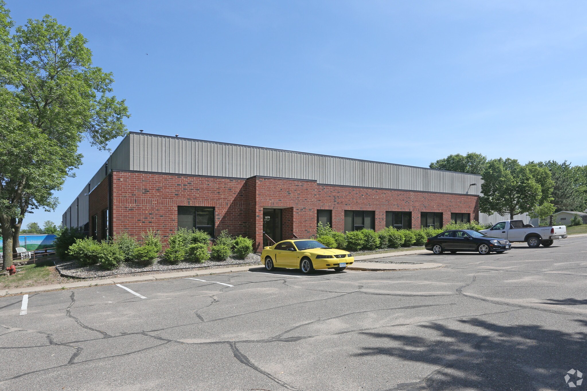 1275 Willow Lake Blvd Vadnais Heights, MN 55110 Industrial Property