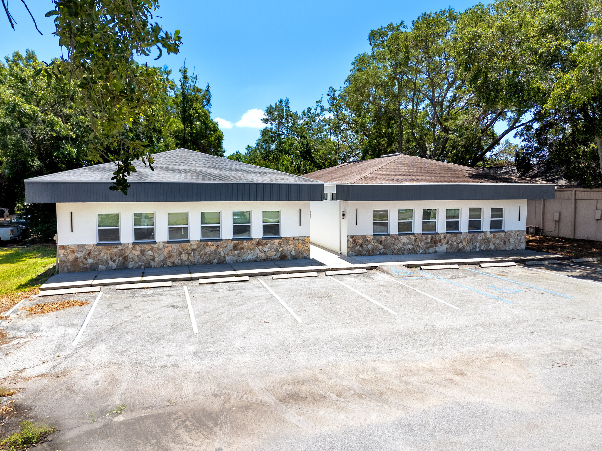 2123 NE Coachman Rd, Clearwater, FL for Rent