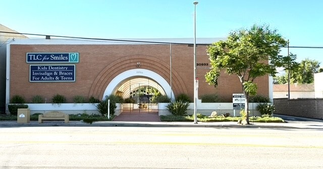 20933 Devonshire St, Chatsworth, CA for Rent