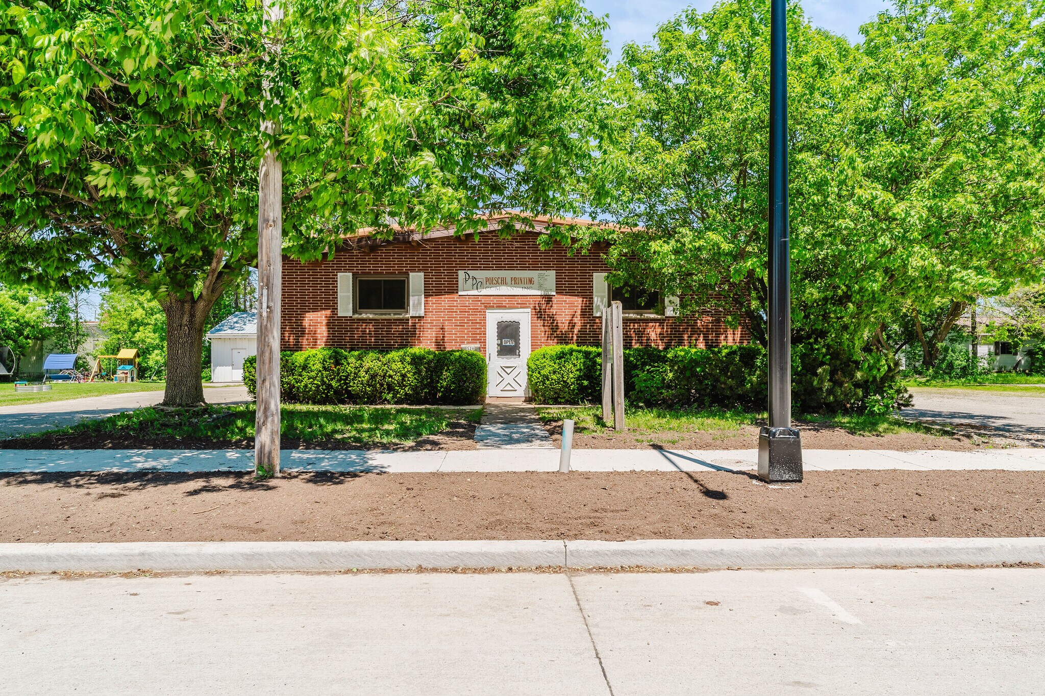 526 W 11th Ave, Oshkosh, WI for Sale