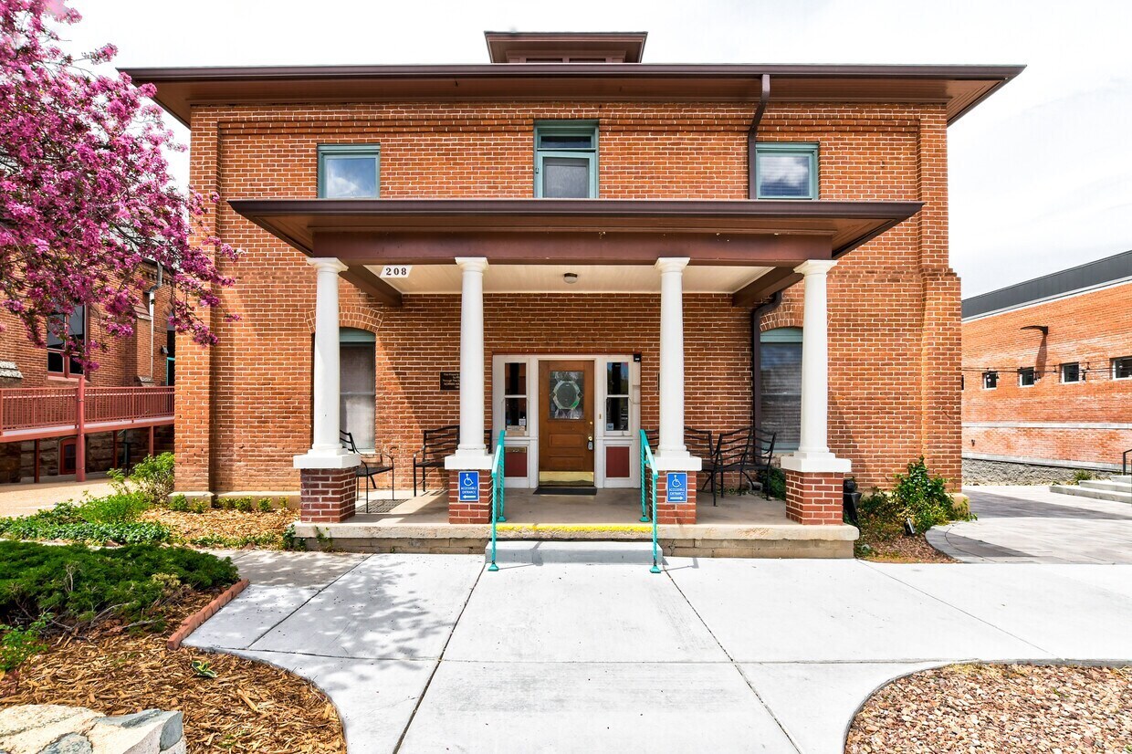 202 N Marina St, Prescott, AZ for Rent