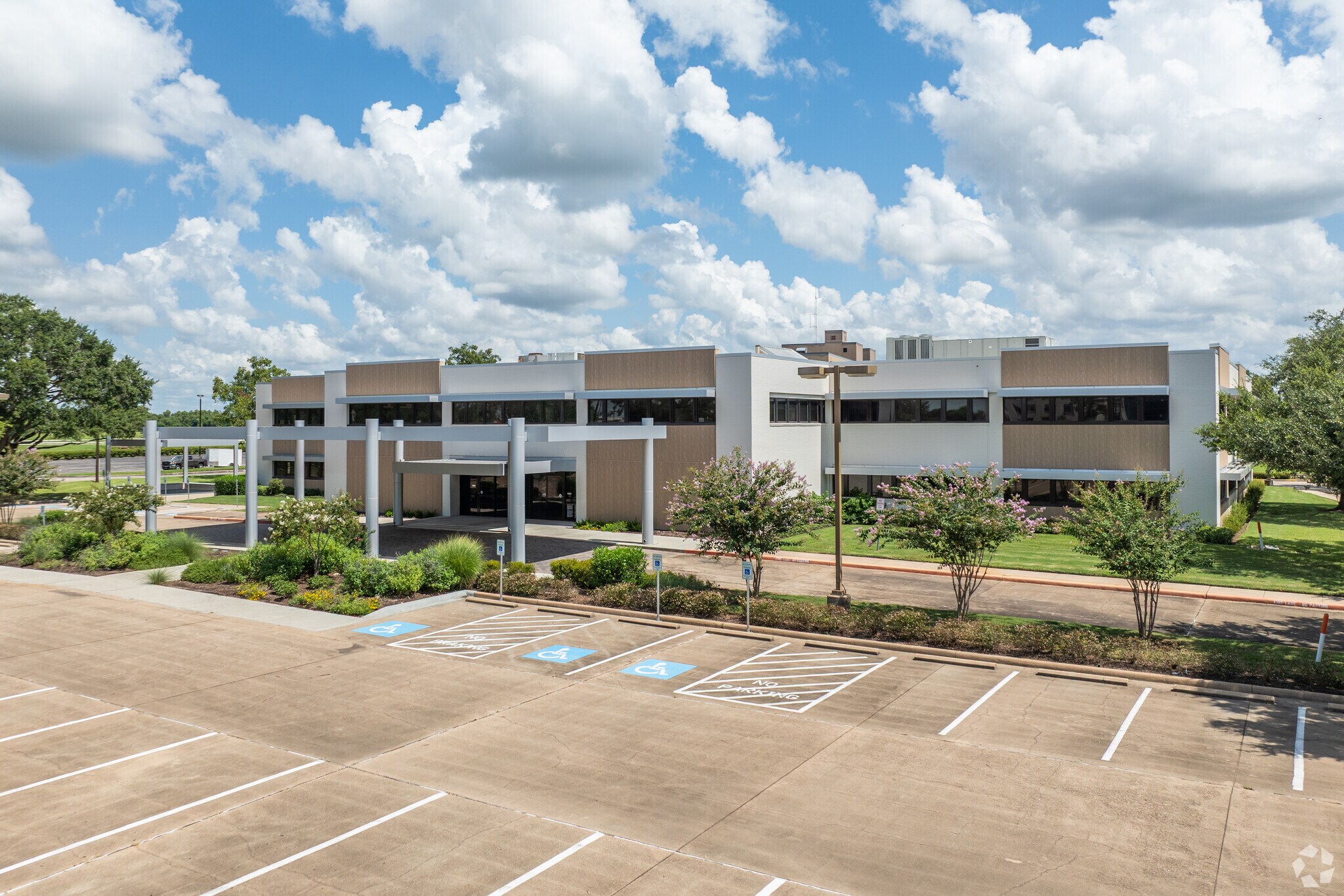 2100 Regional Medical Dr, Wharton, TX for Sale