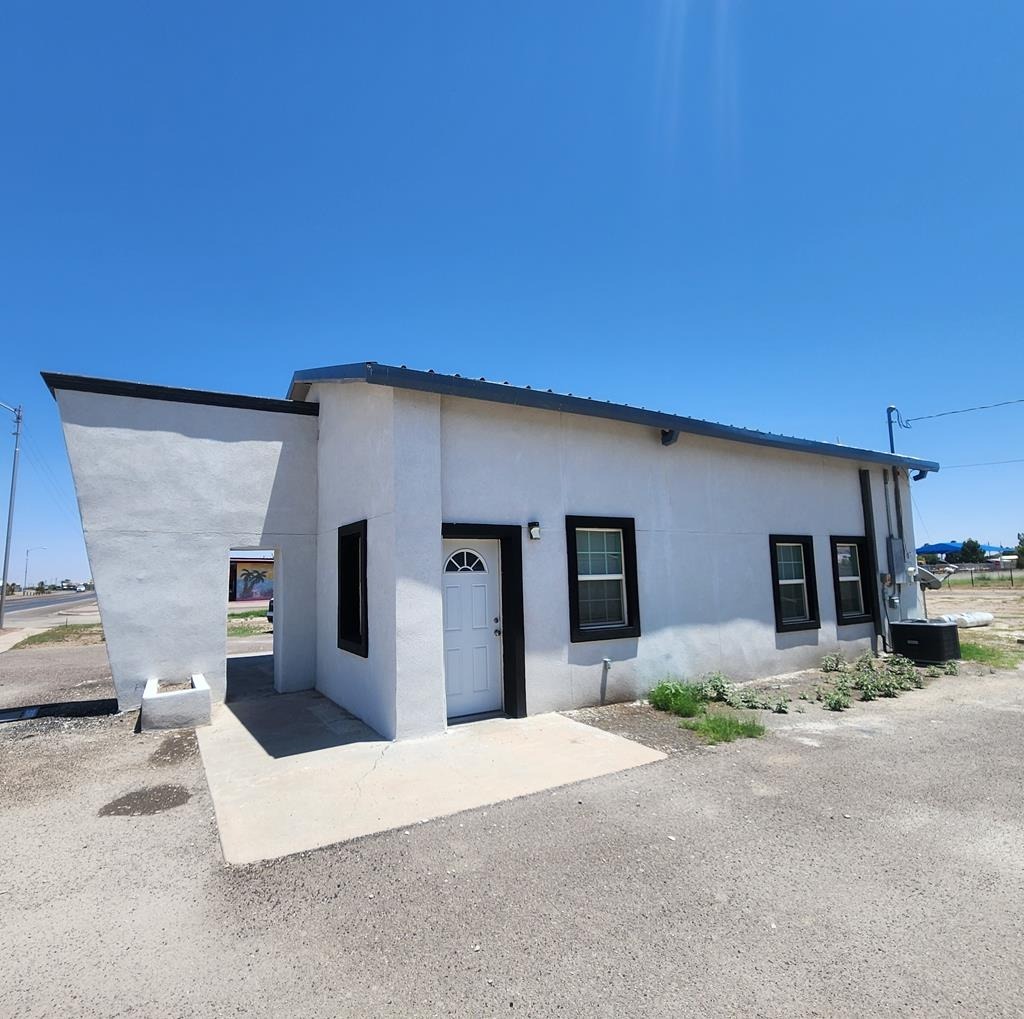 1018 E 3rd St, Pecos, TX for Rent