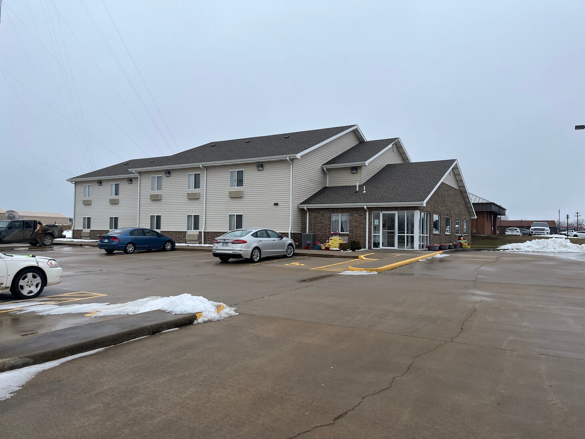 804 Western Heights Cir, Hillsboro, KS for Sale