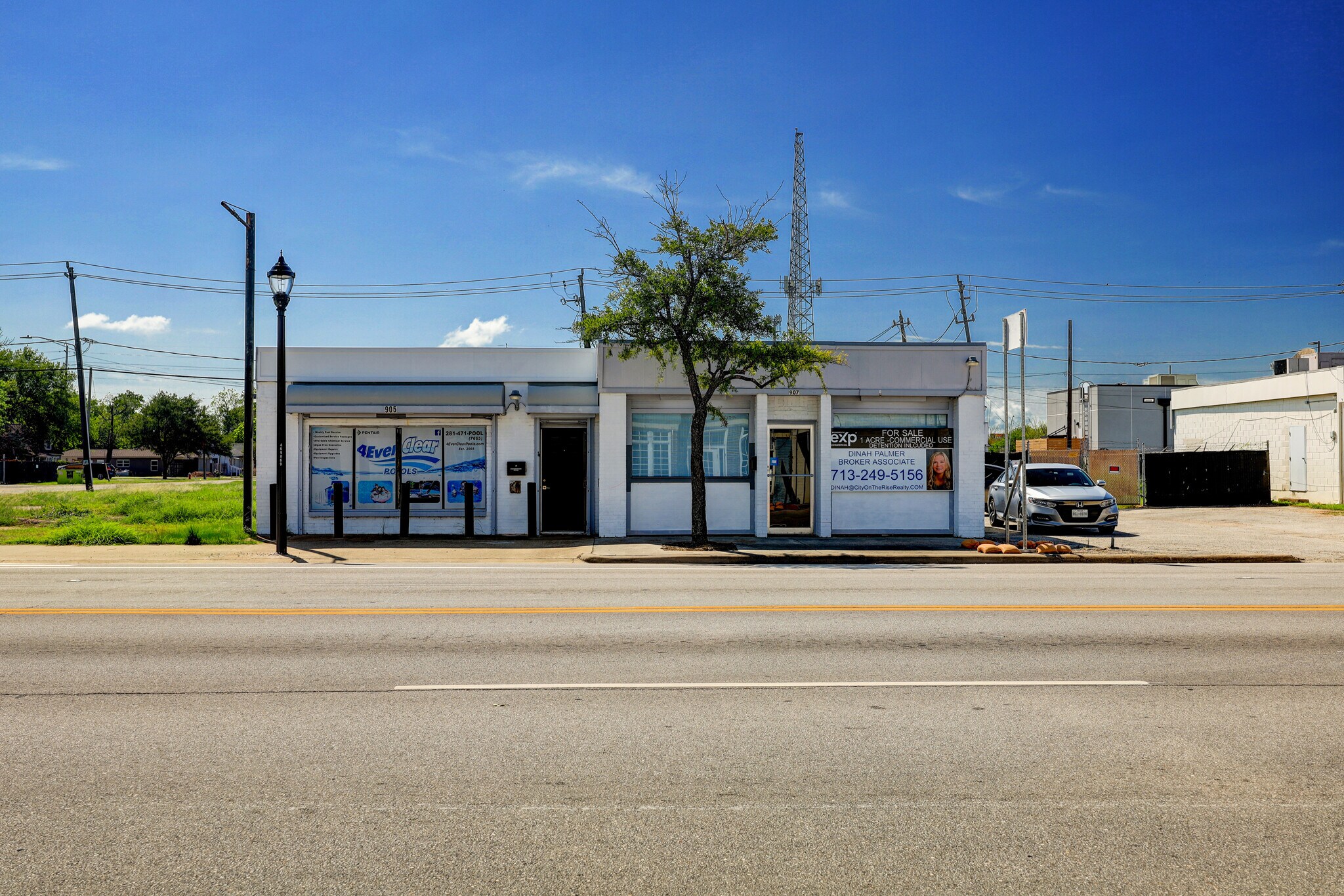 905 W Main St, La Porte, TX for Sale