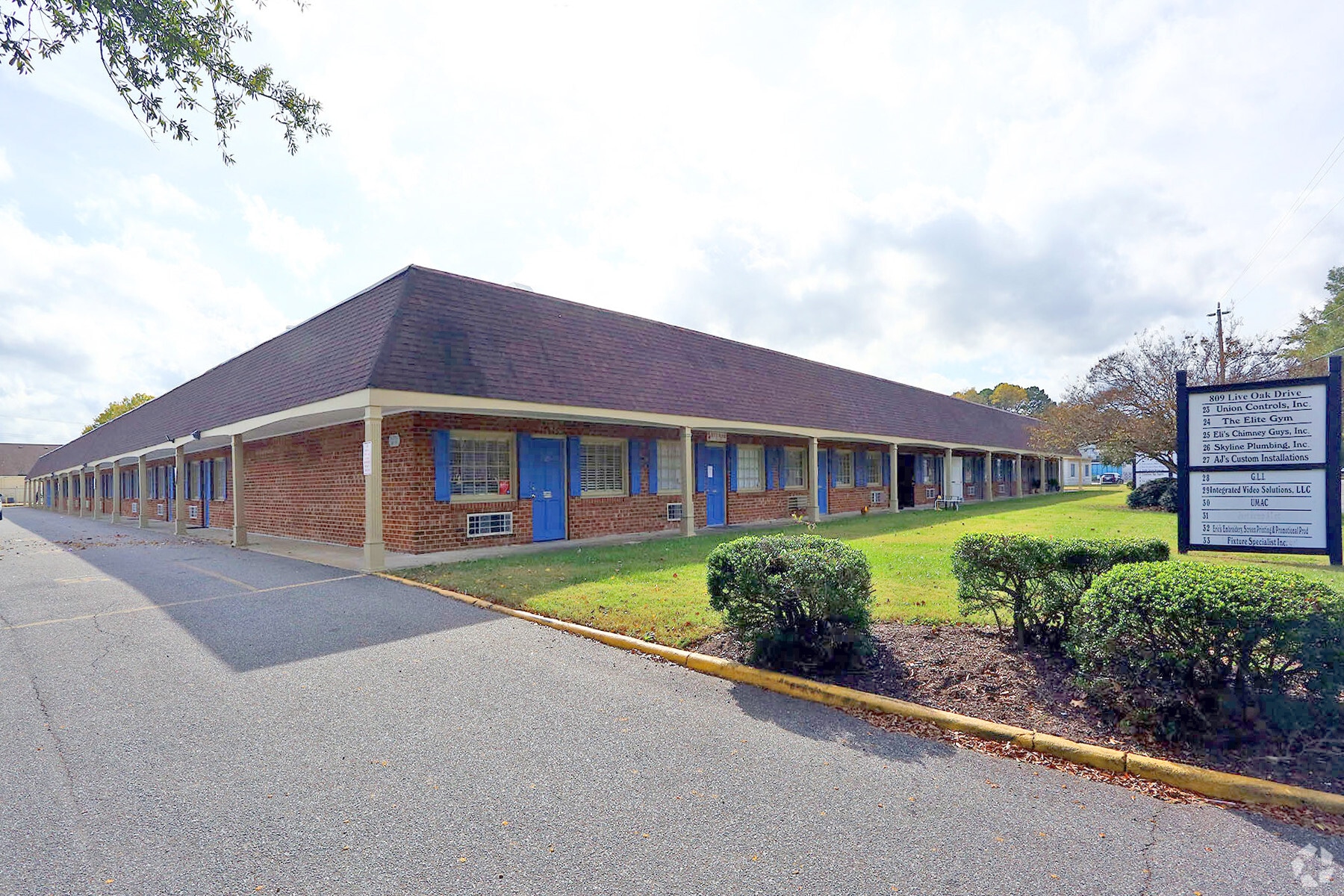 809 Live Oak Dr, Chesapeake, VA for Rent