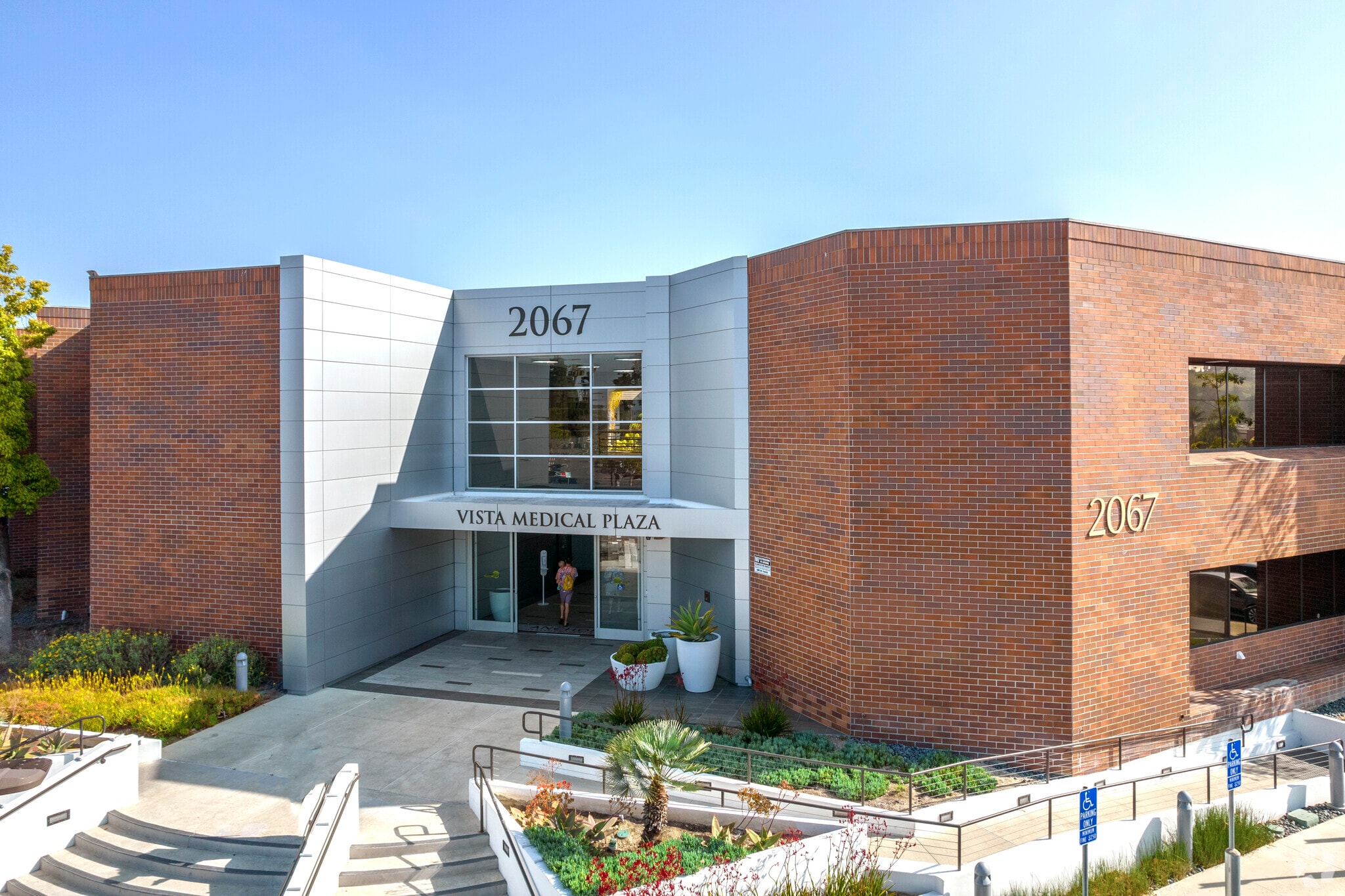 2067 W Vista Way, Vista, CA for Rent