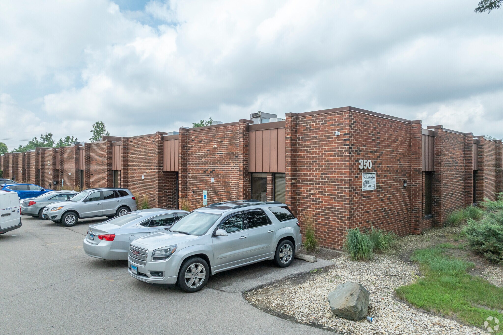 350 Randy Rd, Carol Stream, IL for Rent