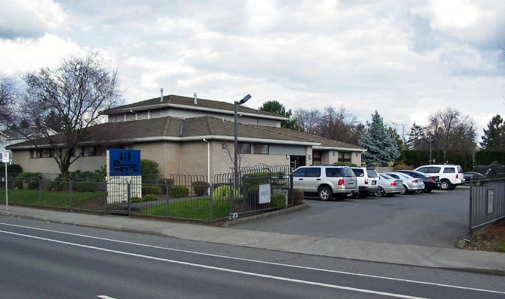 1952 SE 122nd Ave, Portland, OR for Sale