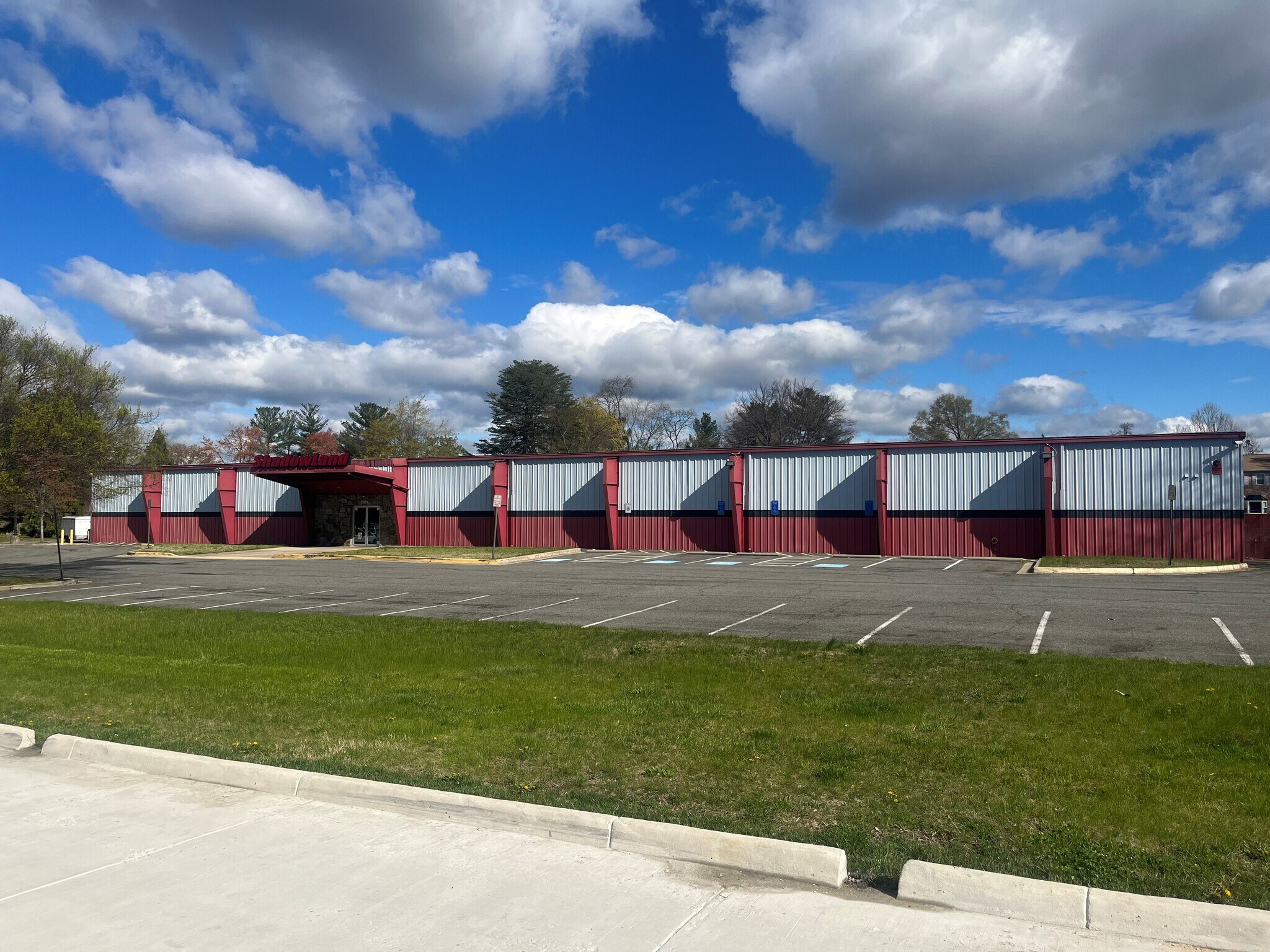 5508 Franconia Rd Franconia, VA 22310 Sports and Entertainment