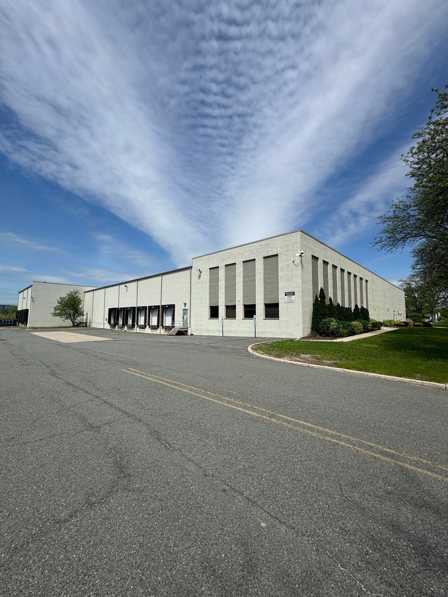 131-133 Seaview Dr, Secaucus, NJ for Rent