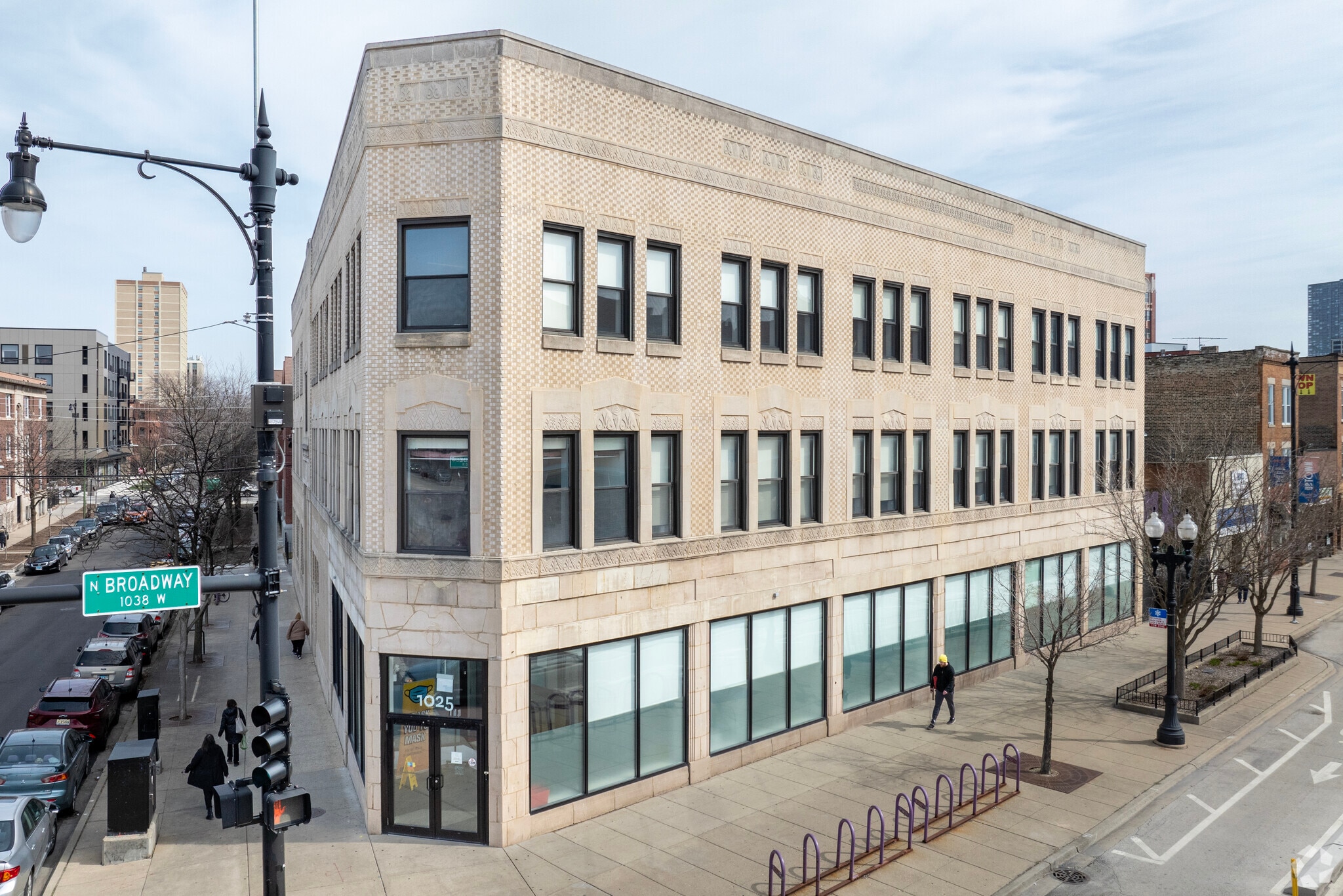 1025 W Sunnyside Ave, Chicago, IL for Rent