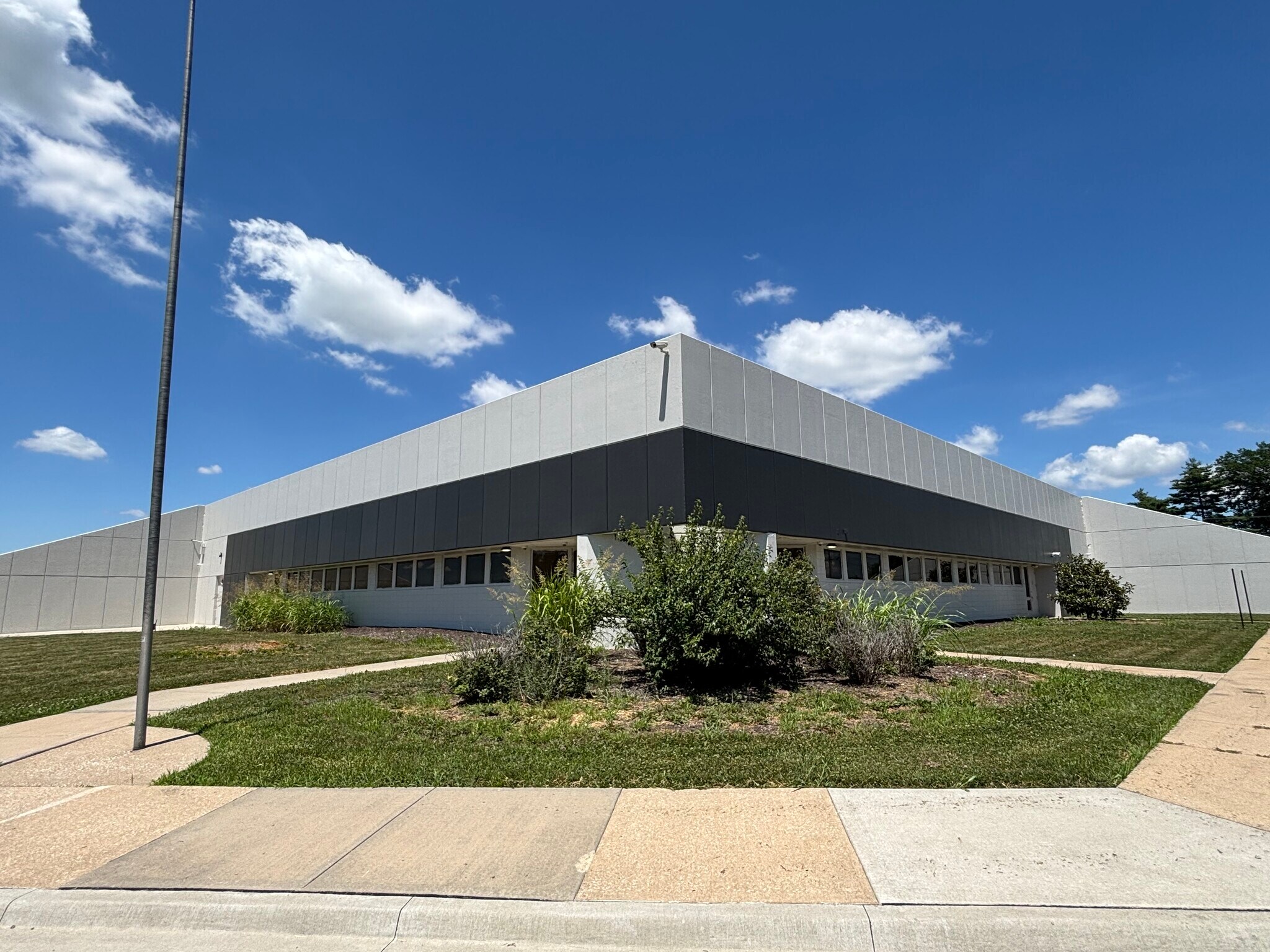 9000 Old Santa Fe Rd, Kansas City, MO for Sale
