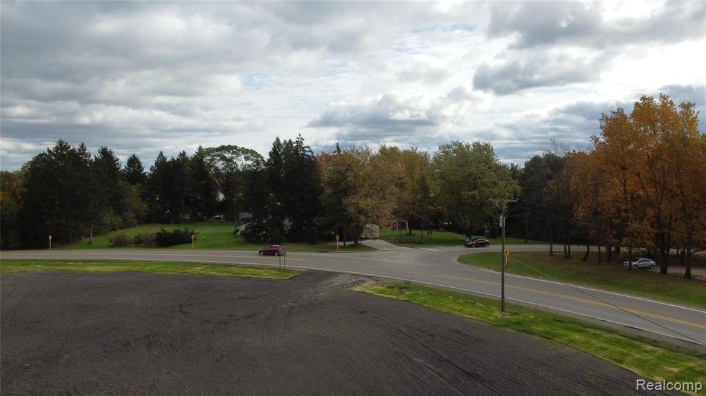 10855 Silver Lake Rd, South Lyon, MI for Sale