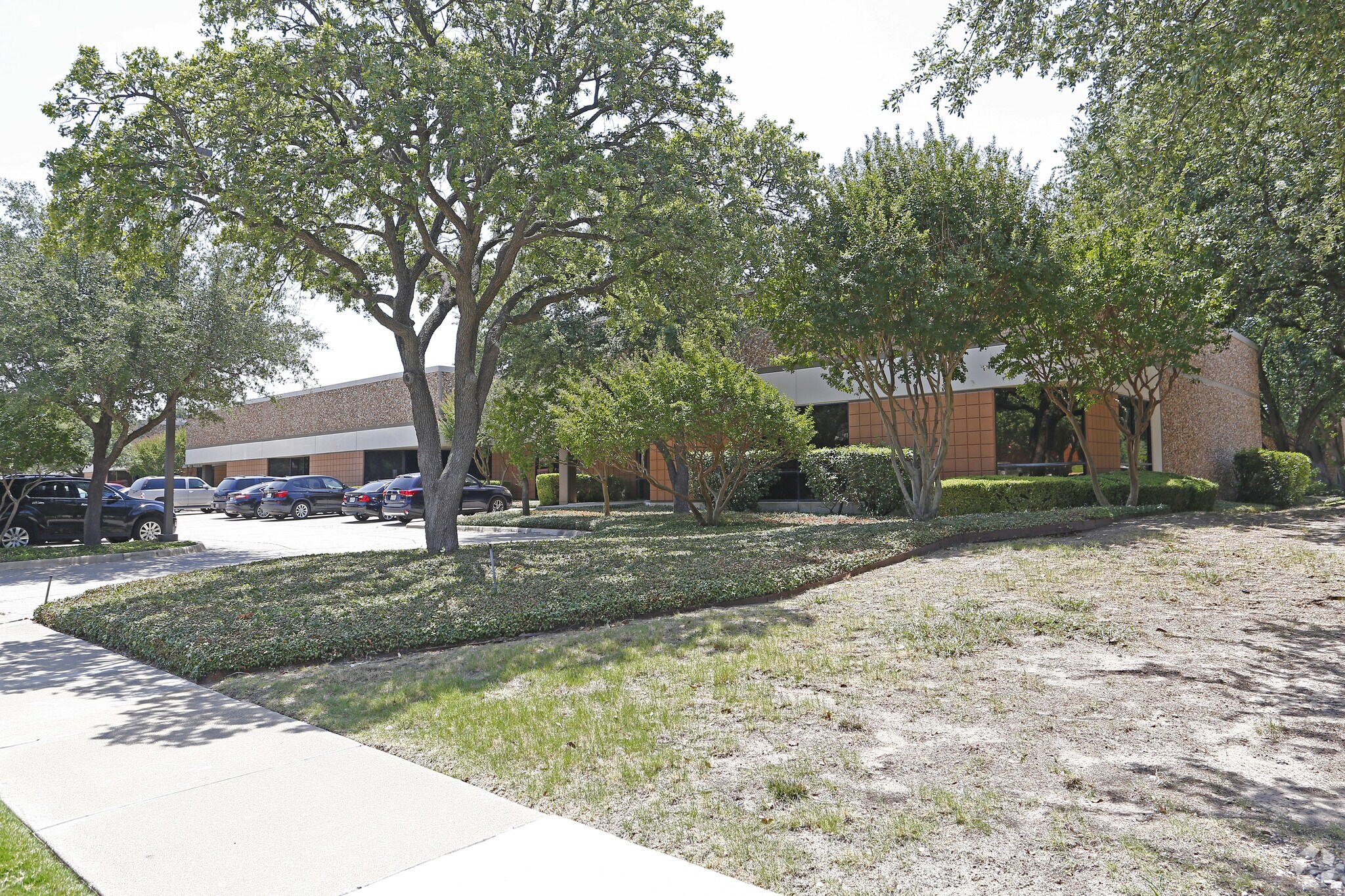 1820 N Glenville Dr Richardson, TX 75081 Flex Property for Lease on