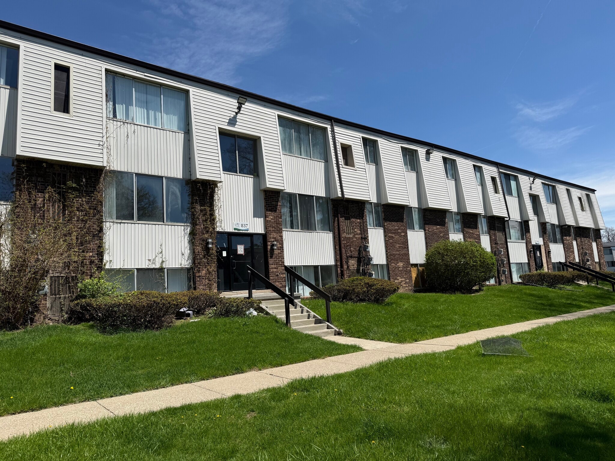 831 Green Rd, Ypsilanti, MI for Sale