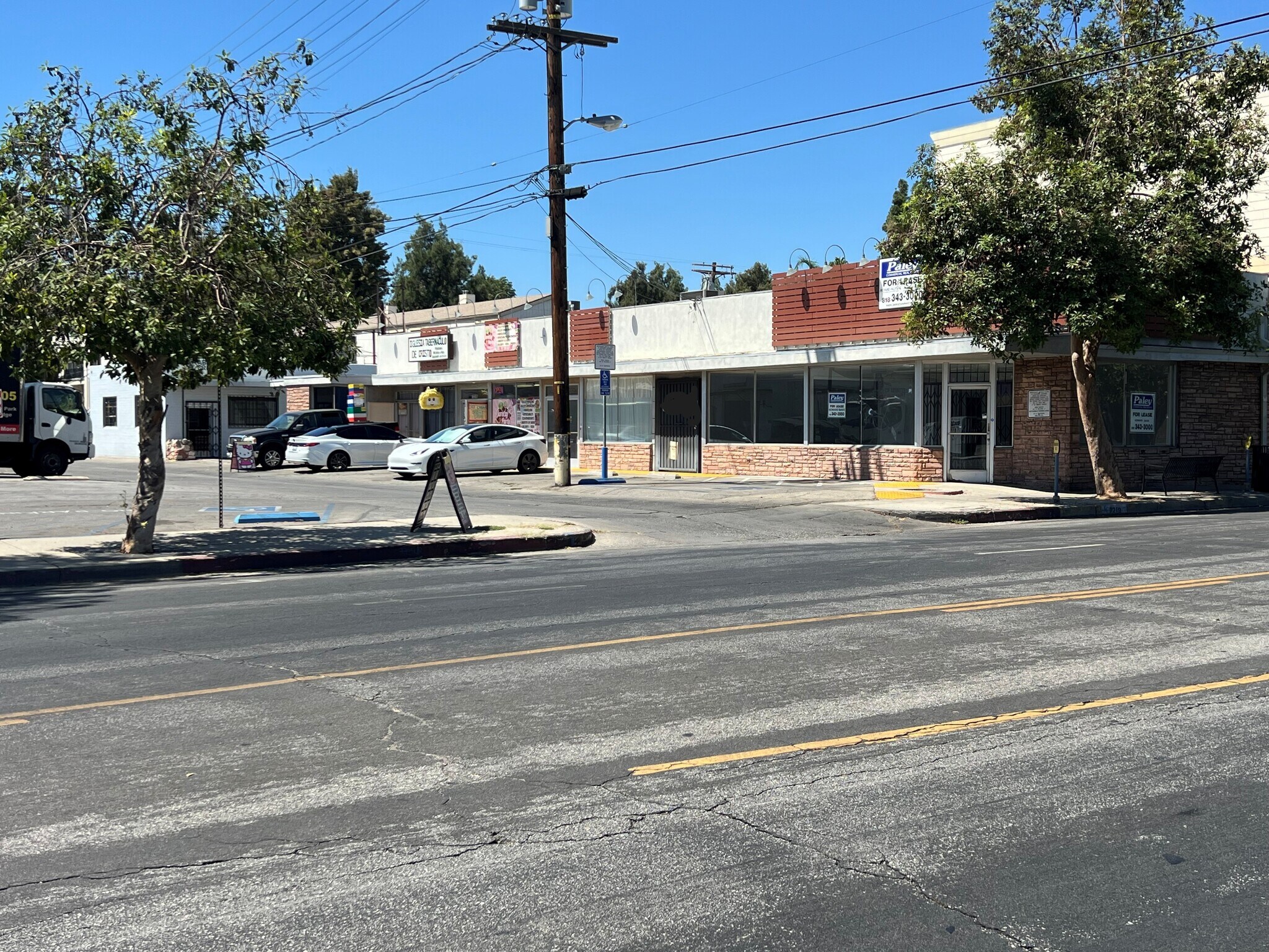 7209-7219 Owensmouth Ave, Canoga Park, CA for Rent