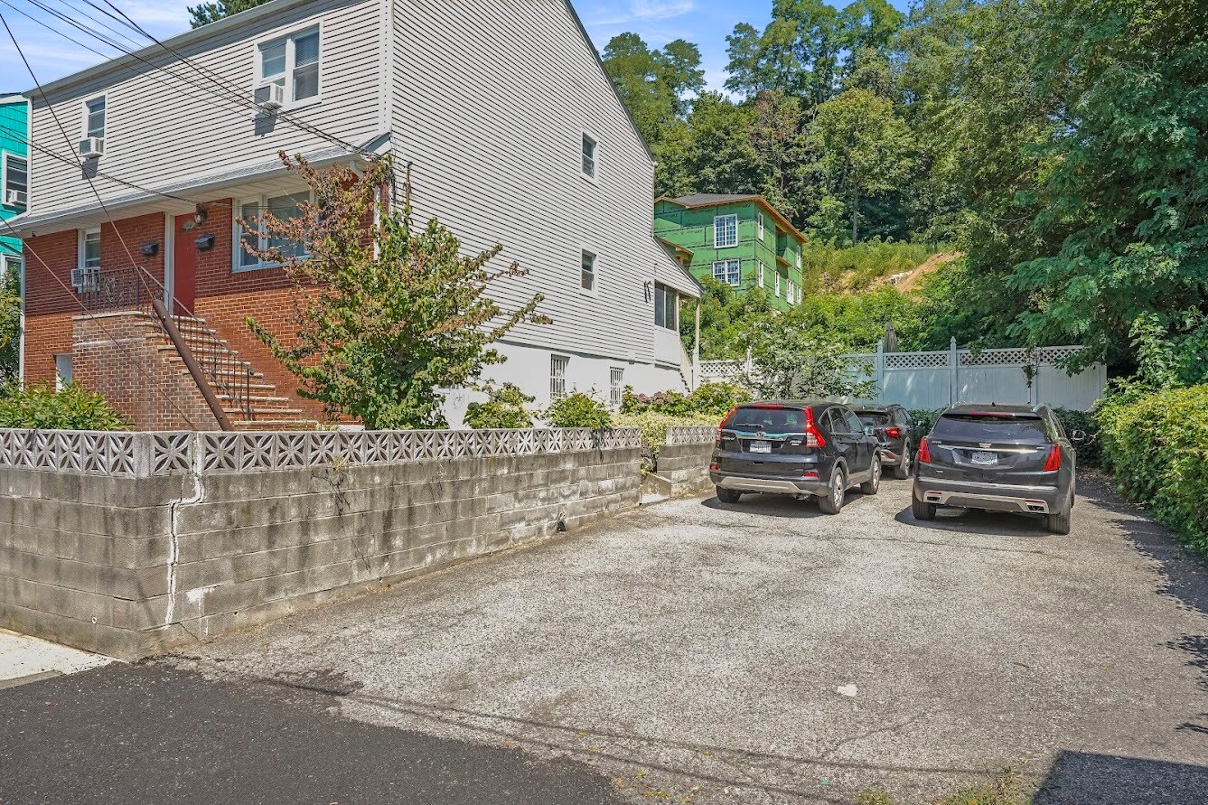 25 Montague St, Yonkers, NY for Sale