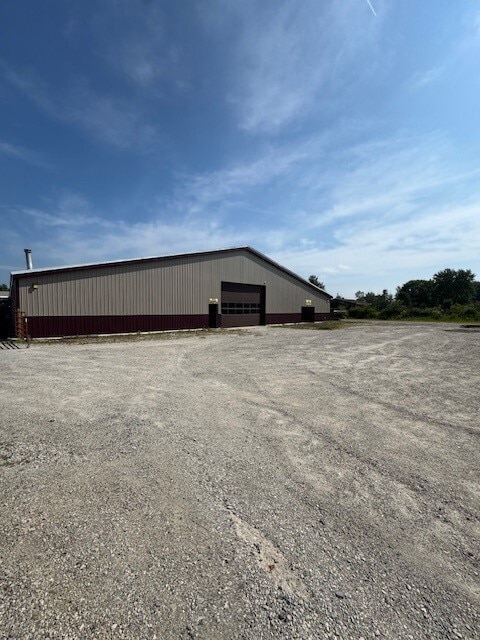 15651 W High St, Middlefield, OH for Rent