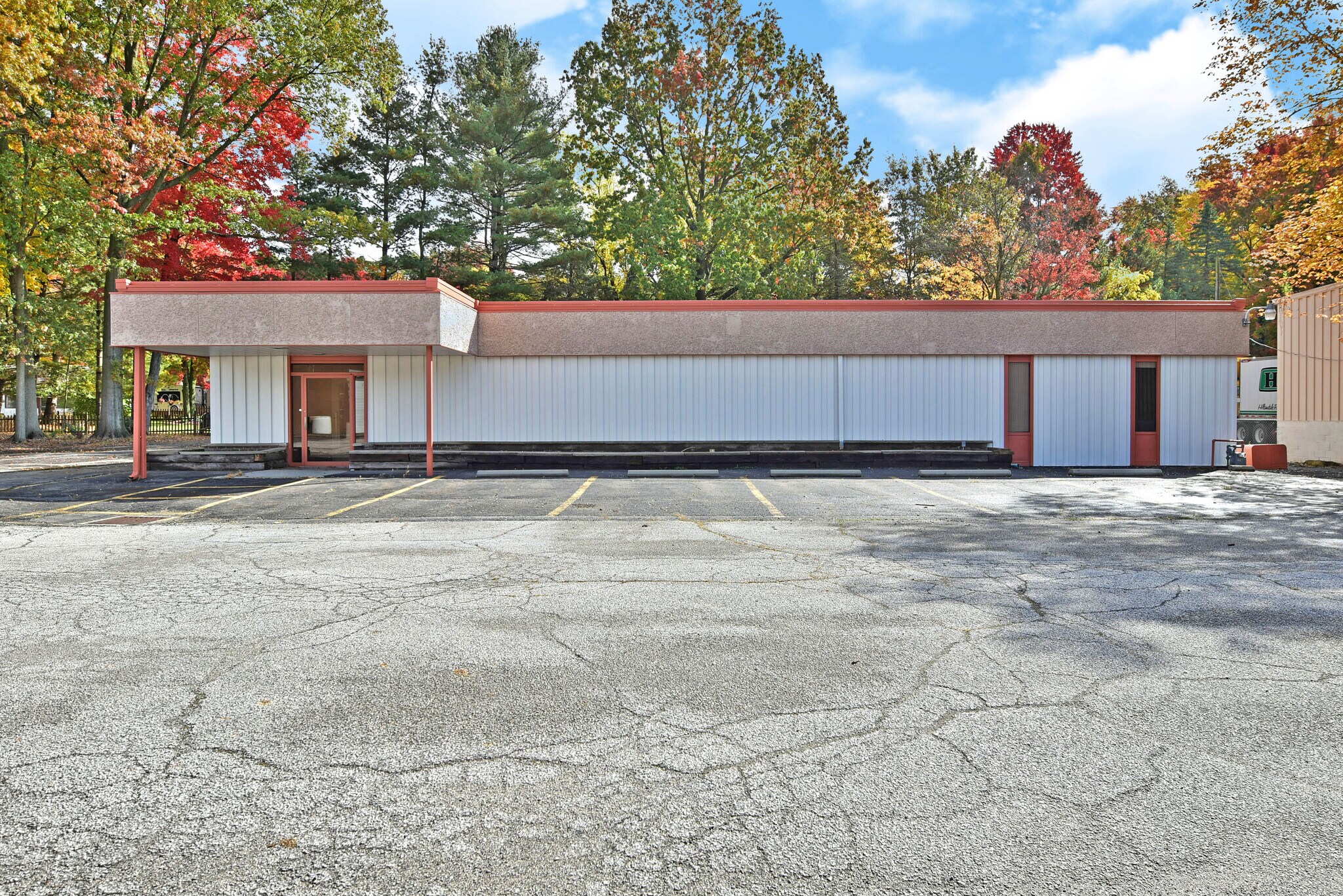 151 S High St Cortland, OH 44410 Office Property for Lease on