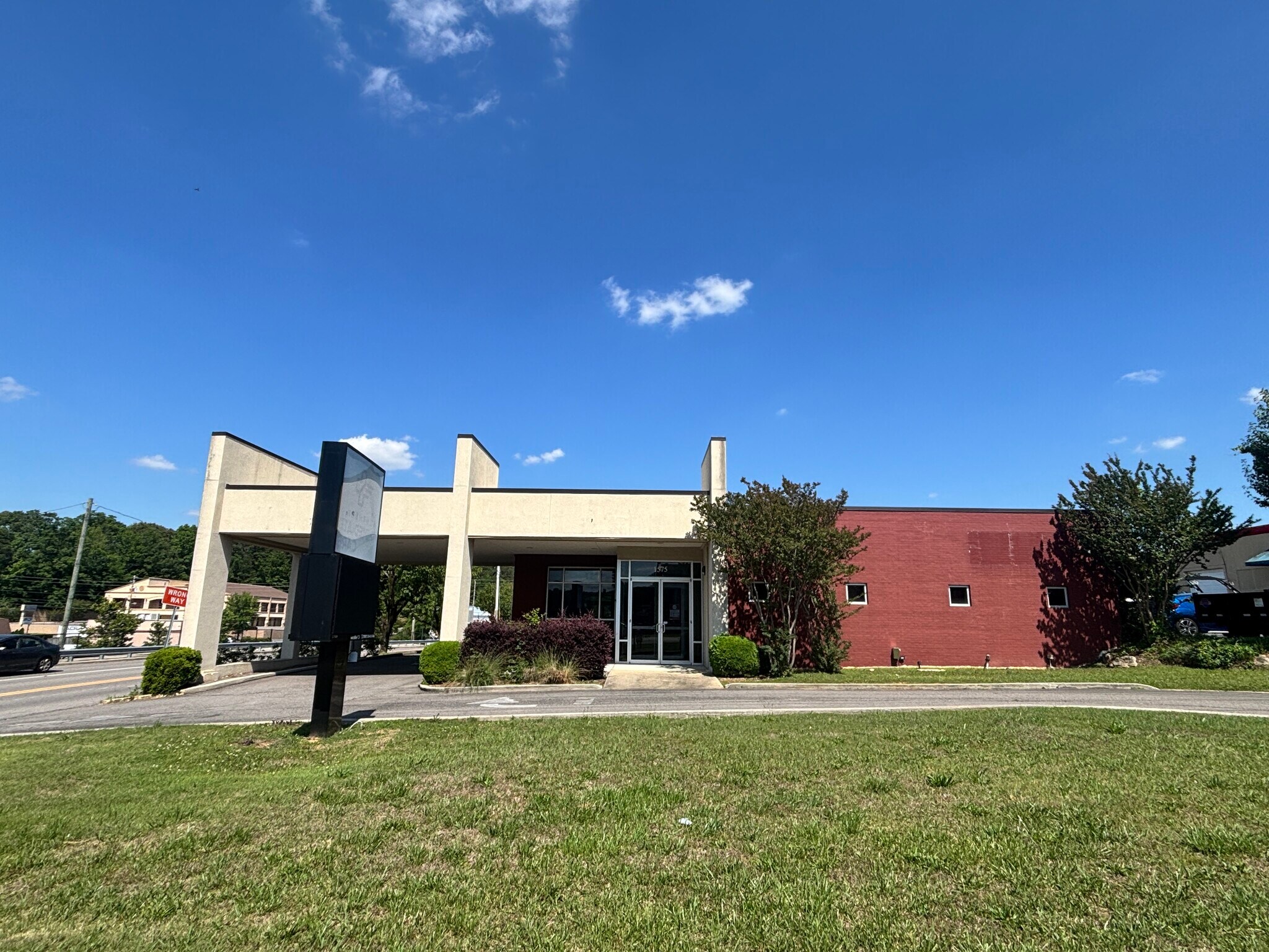 1575 Montgomery Hwy, Vestavia Hills, AL for Rent