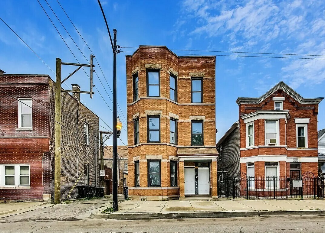 2213 W 23rd Pl, Chicago, IL for Sale
