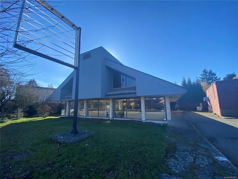 1045 Terminal Av N, Nanaimo, BC for Sale