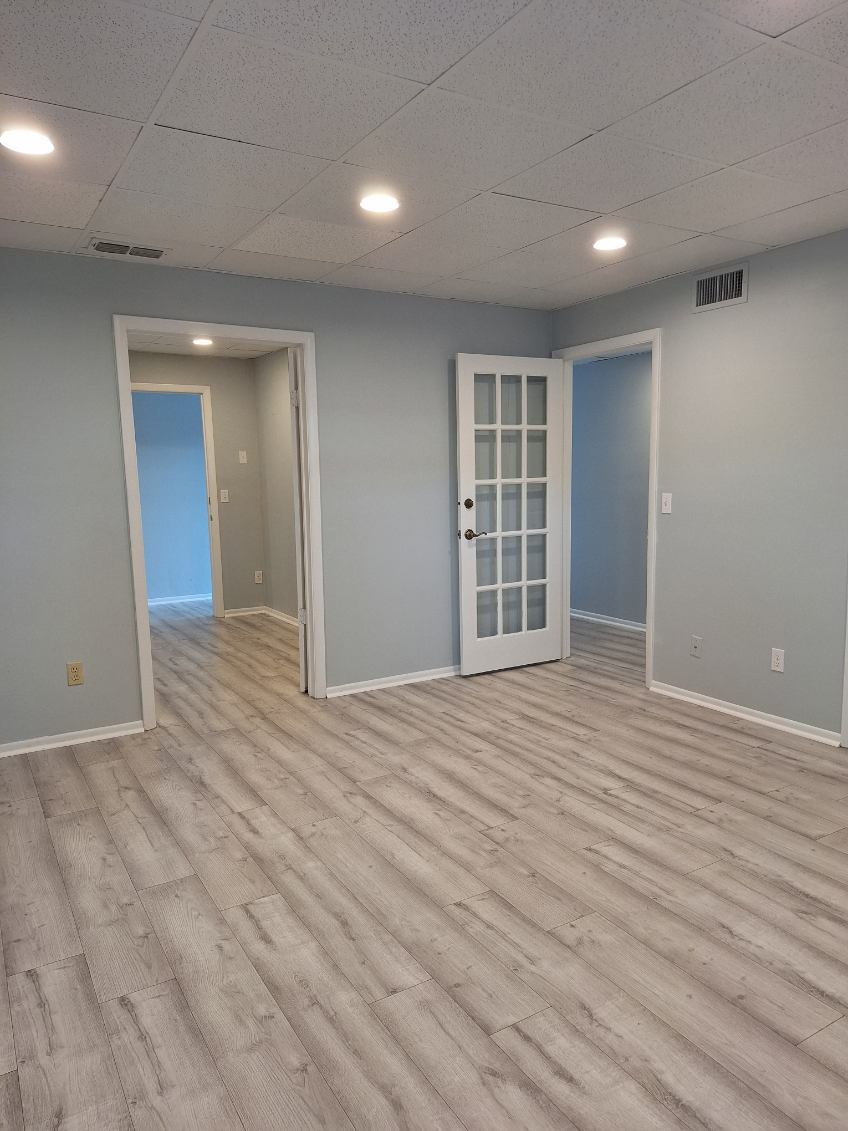 100 Larchwood Dr, Largo, FL for Rent