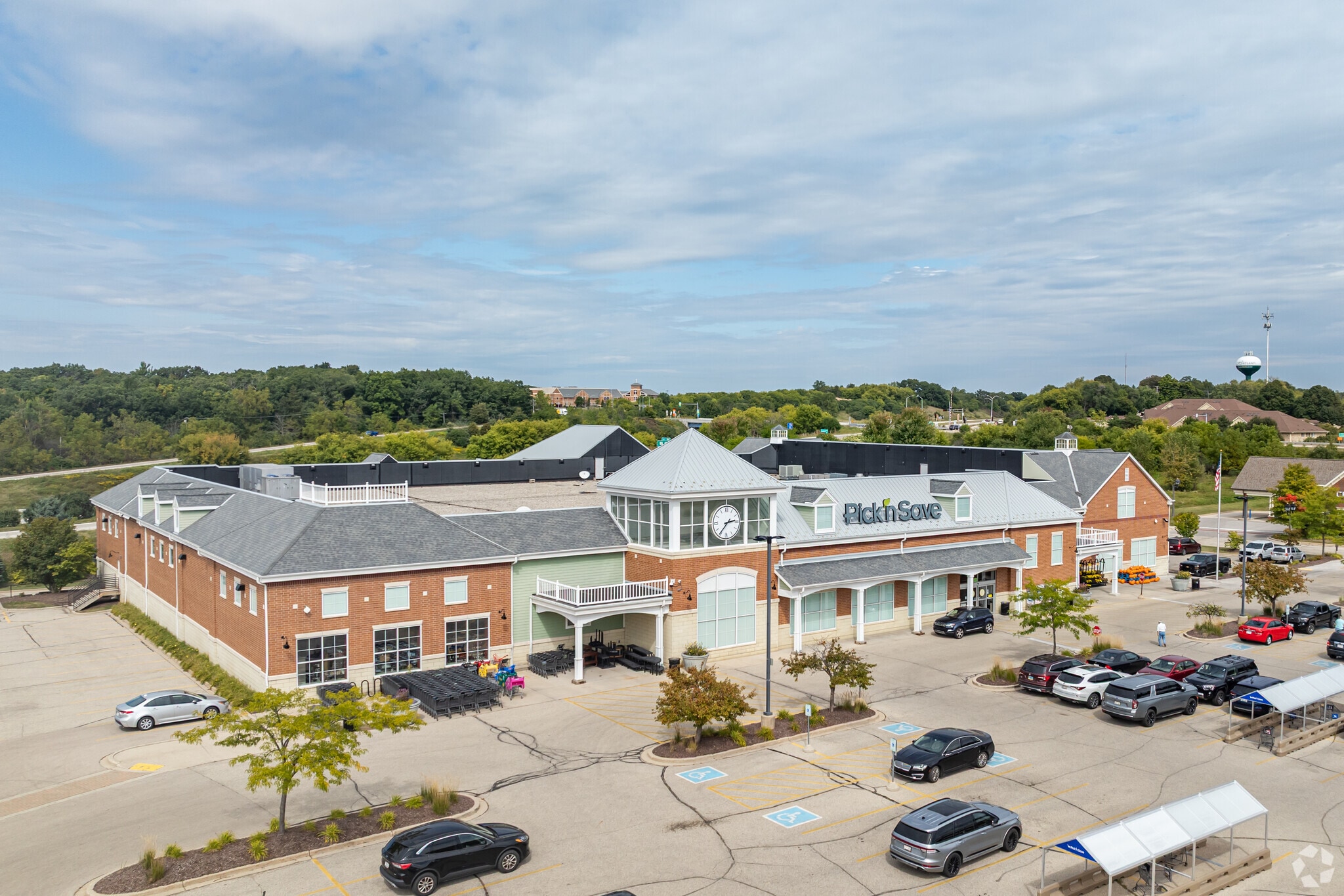 3161 Village Square Dr, Hartland, WI for Sale