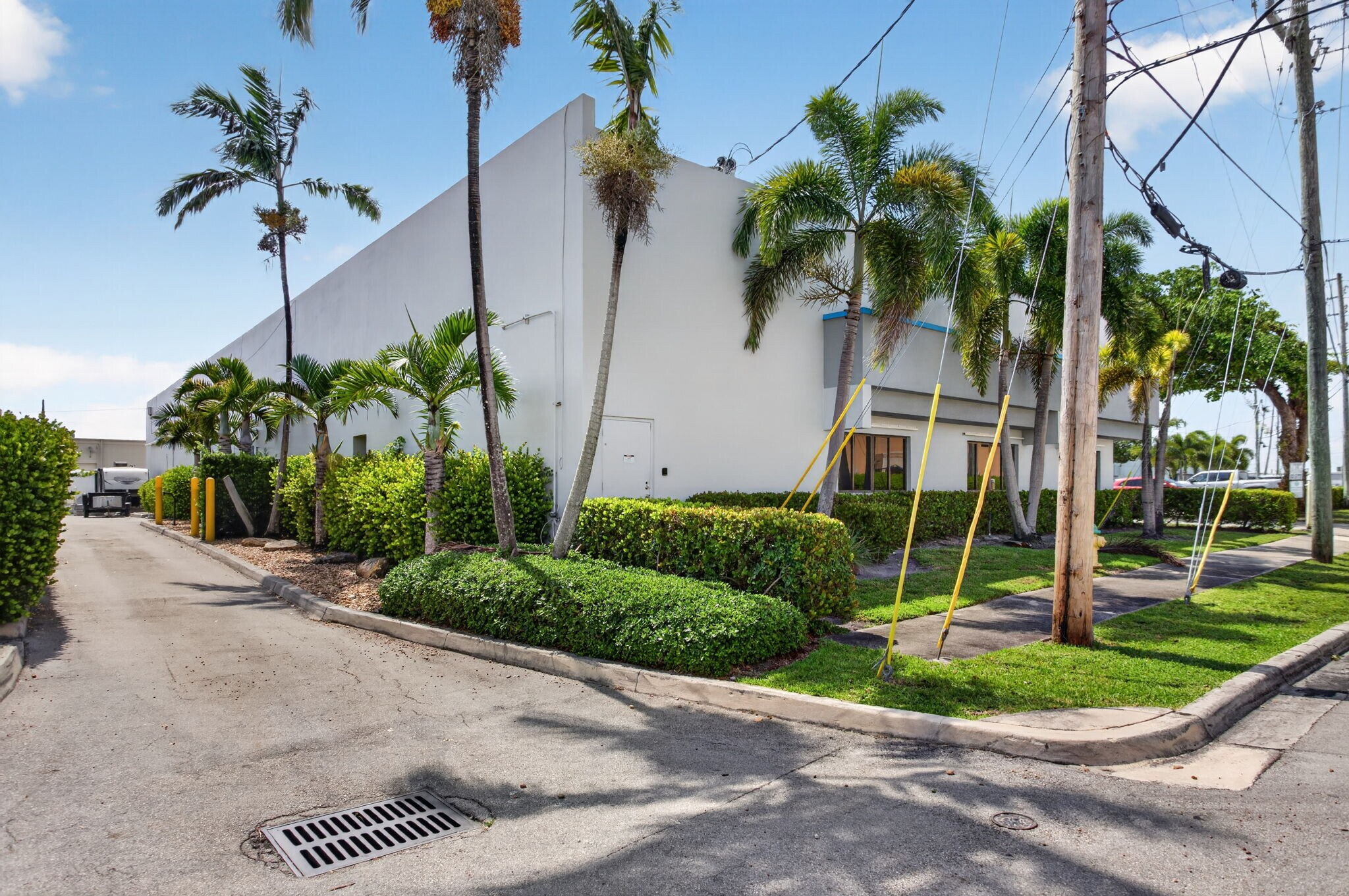 4700-4712 NE 11th Ave, Oakland Park, FL for Rent