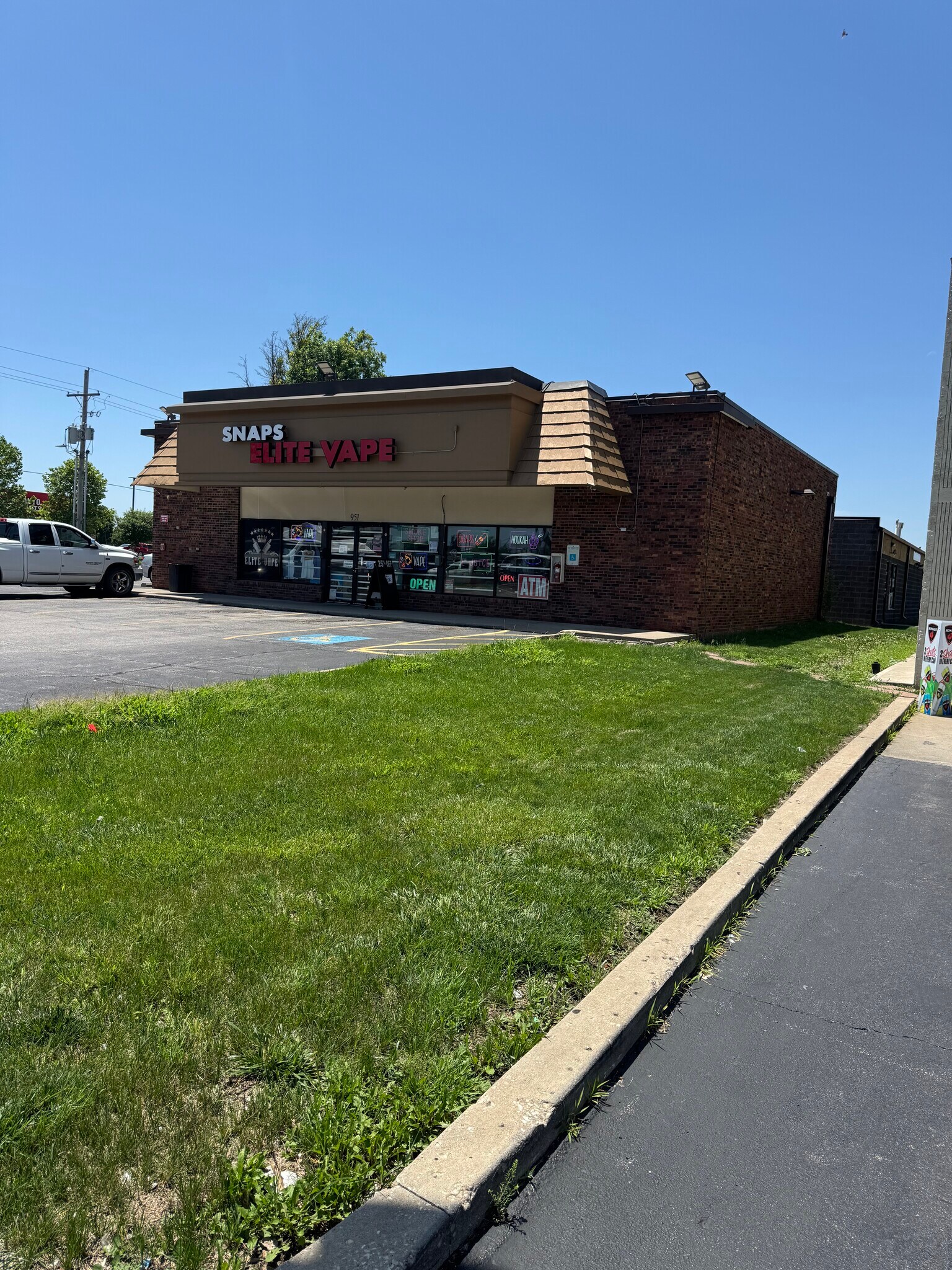 951 S Parker St, Olathe, KS for Sale