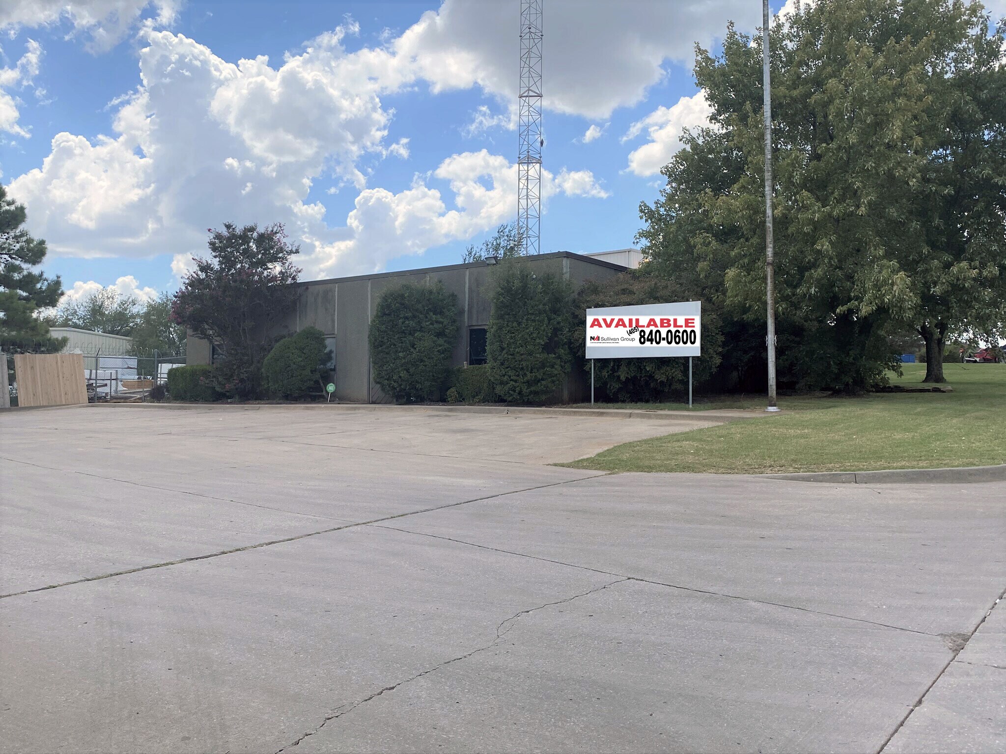 2220 SE 18th St Oklahoma City, OK 73129 Industrial Property for Sale