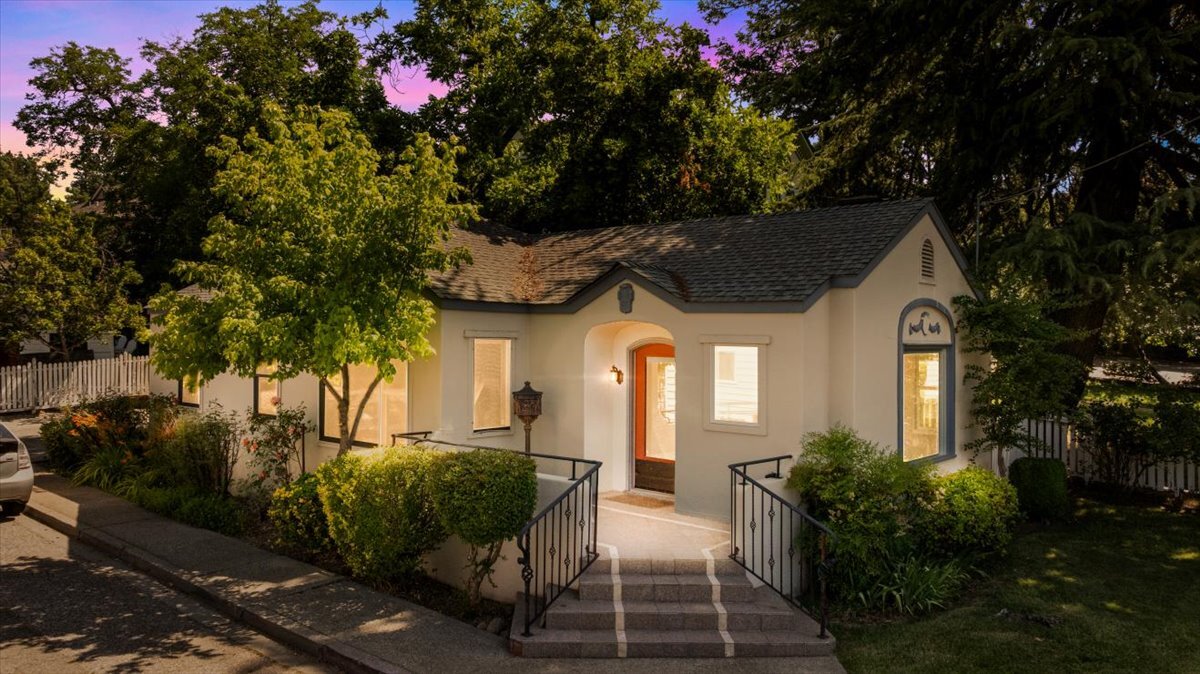 216 Colfax Ave, Grass Valley, CA for Sale