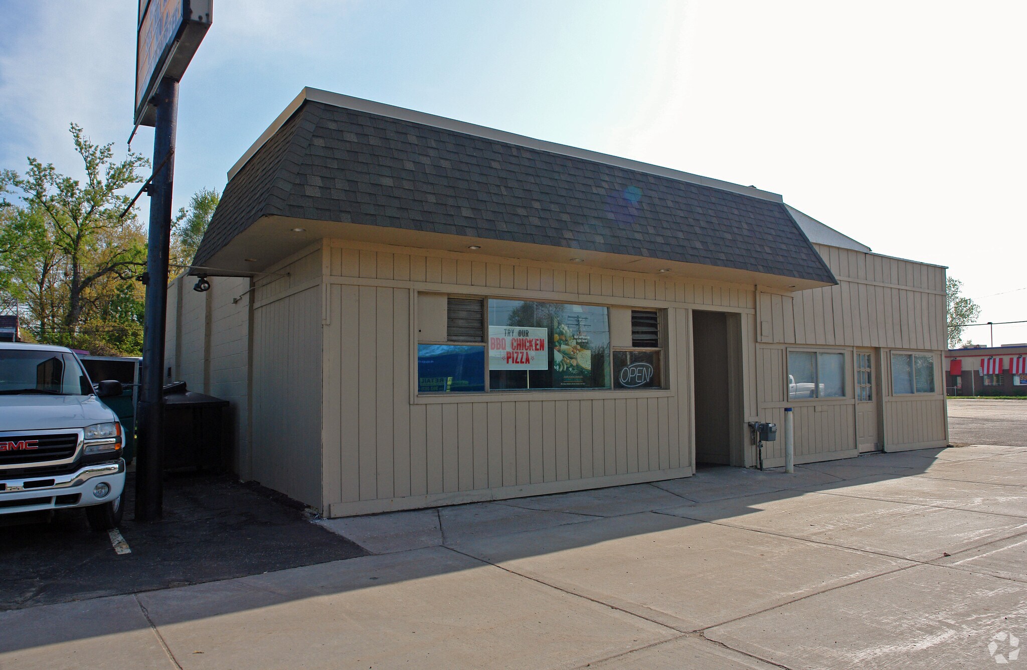 4880 Highland Rd Waterford, MI 48328 Retail Property for Sale on