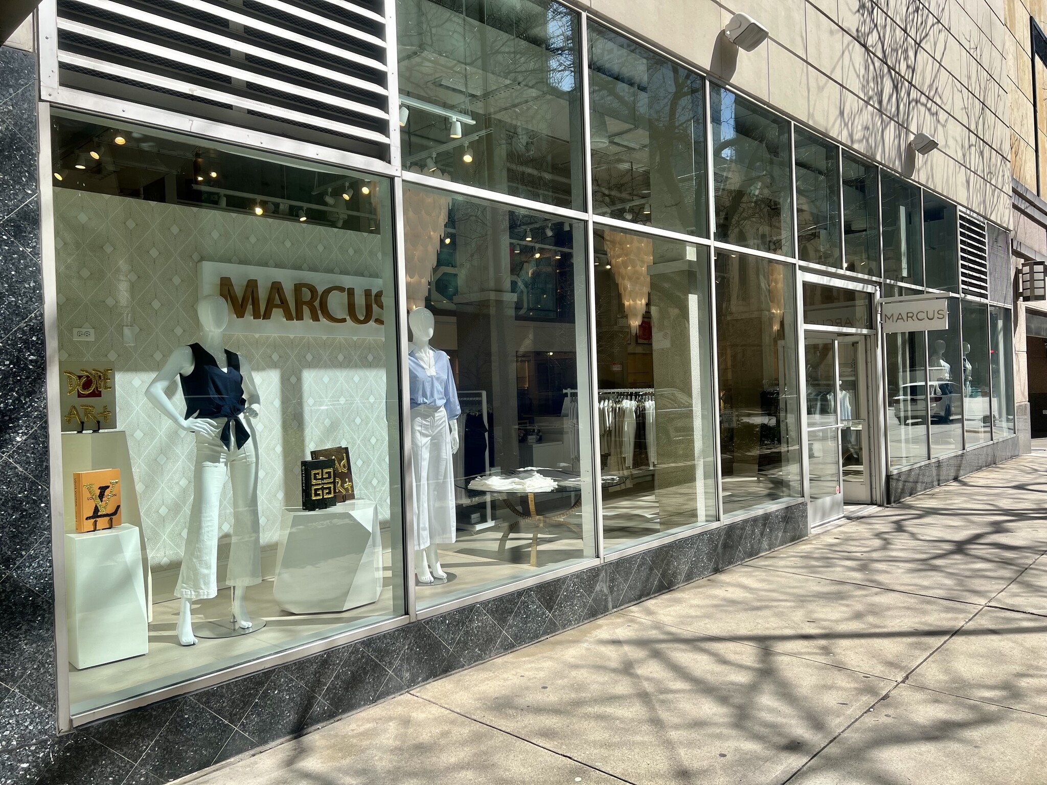 110 E Delaware Pl, Chicago, IL for Sale