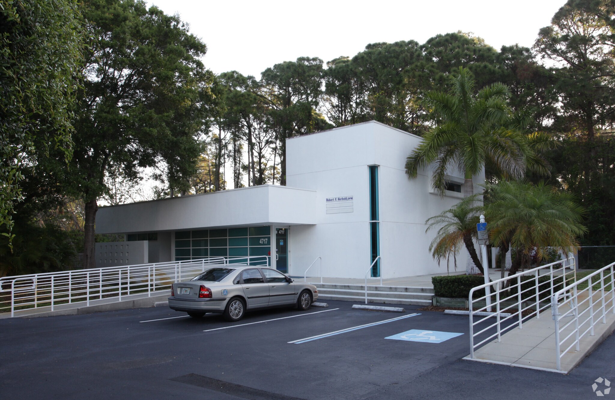 4717 Swift Rd, Sarasota, FL for Sale