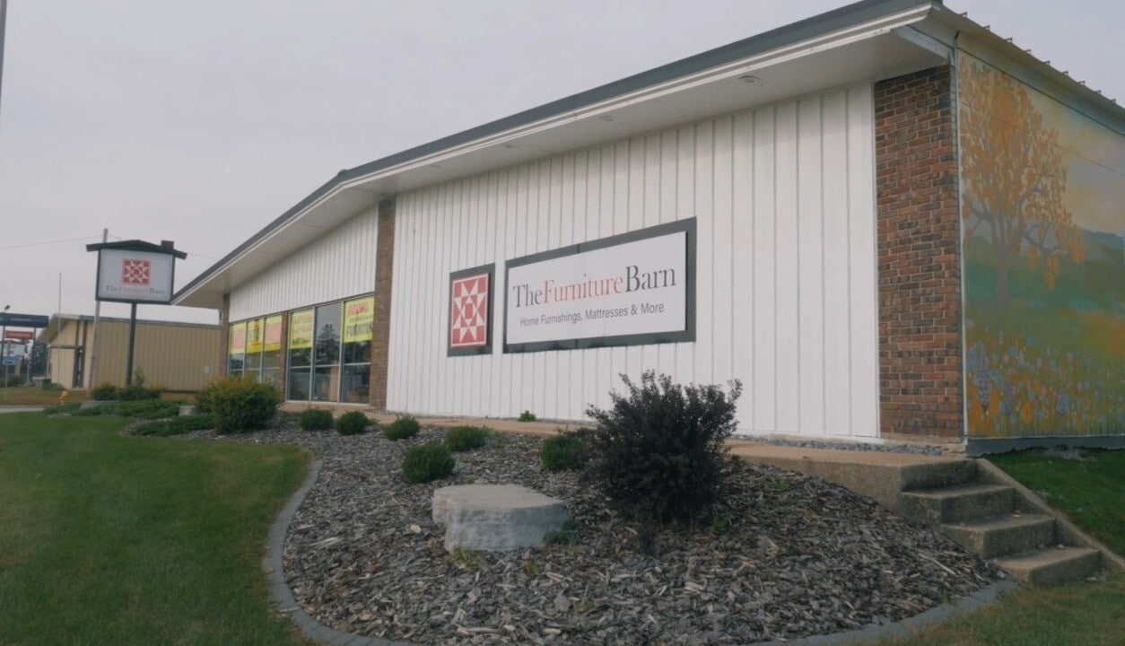 101 9th St, Charles City, IA for Sale