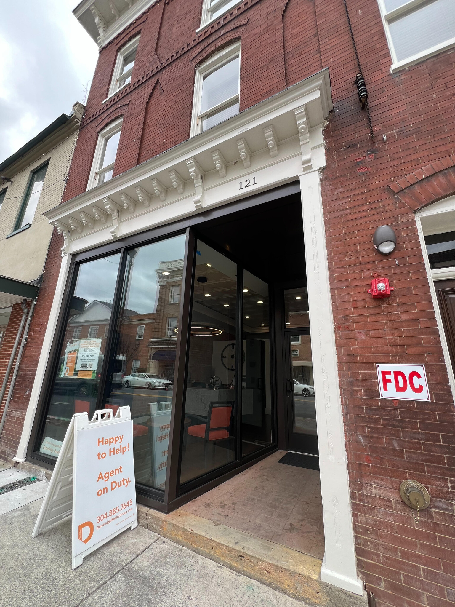 121-123 W Washington St, Charles Town, WV for Rent